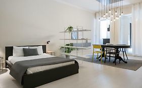Baixa24 •P1L• Amplo Estudio Na Baixa Com Varanda